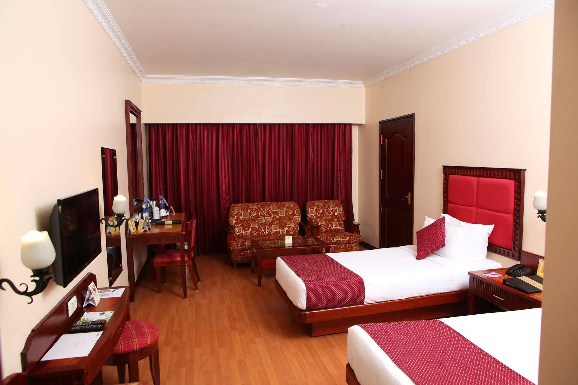 Joys Palace Hotel Thrissur Exterior foto